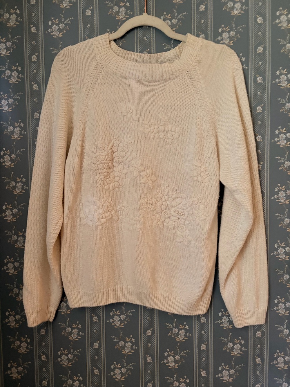 Vintage embroidered crewneck sweater